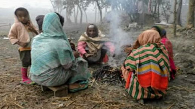 কুয়াশা ও হিমেল হাওয়ায় কাঁপছে কচাকাটা, দুর্ভোগে নিম্নআয়ের মানুষ...