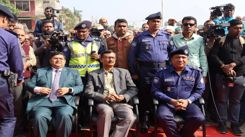 'ভোলায় ভোটের গাড়ি 'ক্যারাভান' এর শুভ উদ্বোধন......