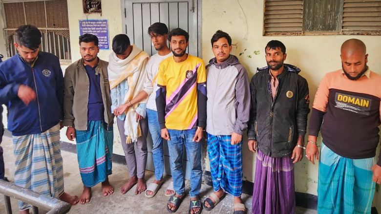 অভিযানে পুলিশের ওপর হামলা, ২আসামি ছিনতাই, গ্রেপ্তার ১১