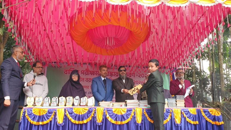 ইয়াকুব আলী মডেল একাডেমিতে পুরস্কার বিতরণ ও নবীন বরণ