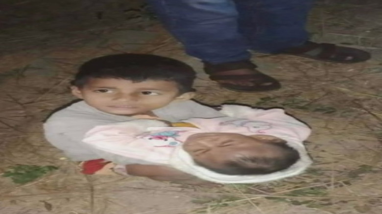 আনোয়ারা সড়কে উদ্ধার হওয়া দুই শিশুর মধ্যে ছোট্ট শিশুটি মার