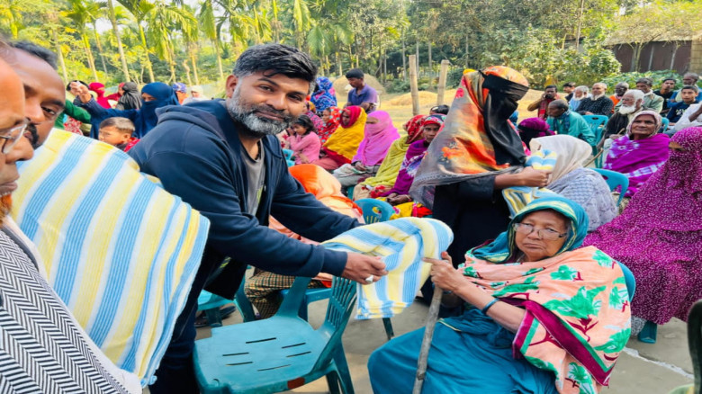 নাজিরপুরে শতাধিক শীতার্ত মানুষের পাশে দাড়ালেন আবুল মাসুদ টাই