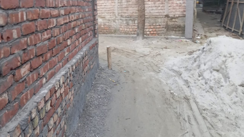 কচুয়ায় সরকারি রাস্তা দখল করে অবৈধ স্থাপনা নির্মাণের অভিযোগ