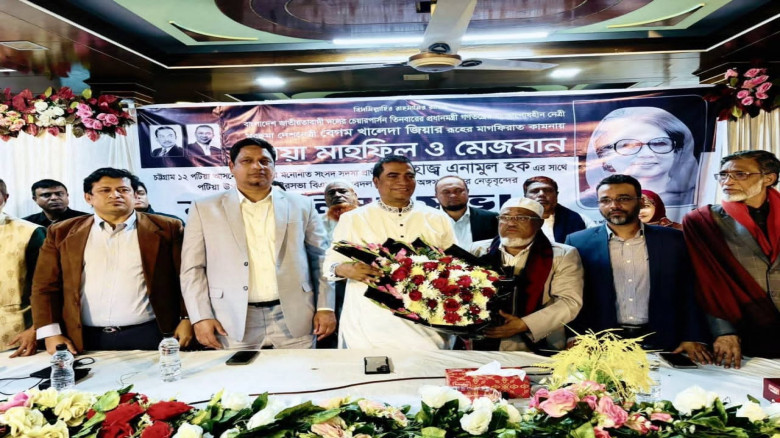 পটিয়া বিএনপিতে দীর্ঘদিনের বরফ গলে ঐক্যের কোলাকুলি