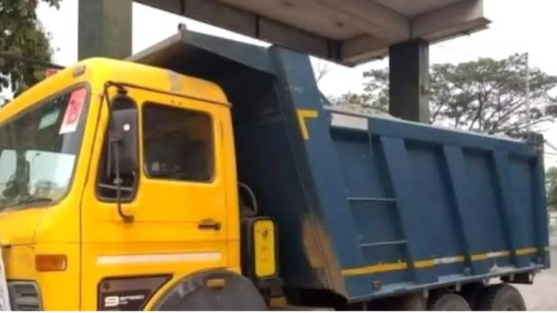 টাঙ্গাইলের মির্জাপুরে ড্রাম ট্রাকের চাপায় অজ্ঞাত নারীর (৫০) 