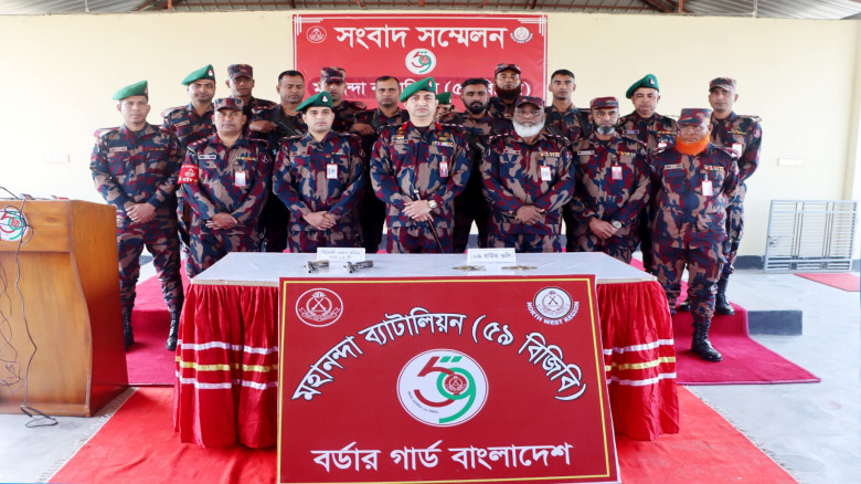 শিবগঞ্জ সিমান্তে বিদেশী ২টি ওয়ান শুটার গান সহ ৯ রাউন্ড গুলি 