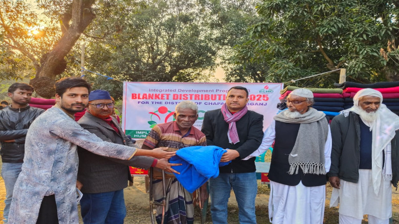 ভোলাহাটে শীতার্ত  অসহায় মানুষের মাঝে   শীতবস্ত্র ও  কম্বল ব