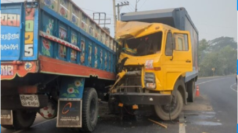 চট্টগ্রাম পটিয়ায় ট্রাক-কাভার্টভ্যানের মুখোমুখি সংঘর্ষ, আহত ২