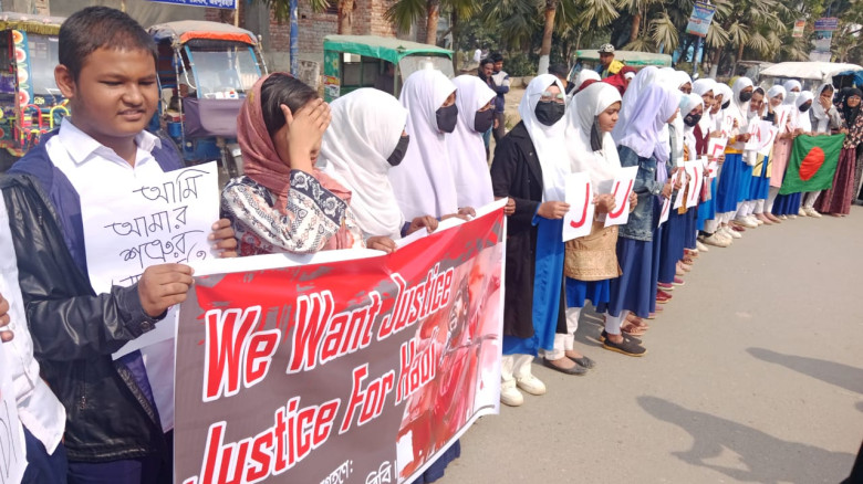 পাঁচবিবিতে হাদি হত্যার দ্রুত বিচার দাবিতে শিক্ষার্থীদের উত্ত