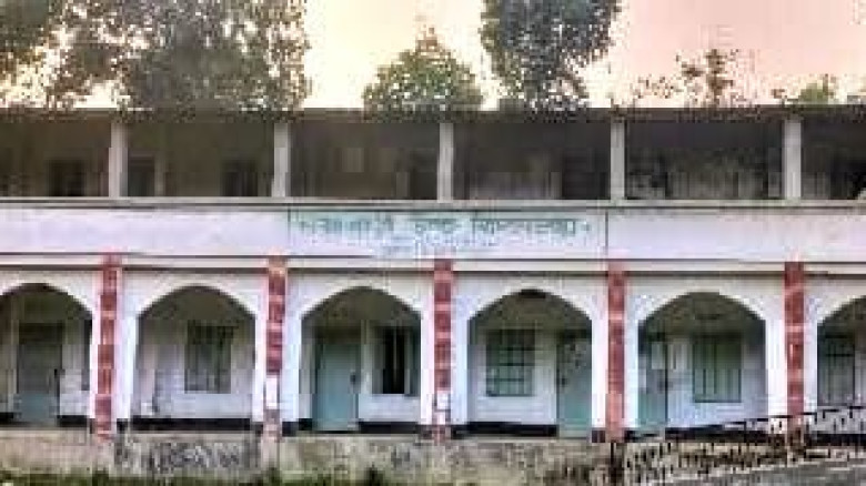 নয়াবাড়ী উচ্চ বিদ্যালয় ২ শিক্ষকের দ্বন্দ্বে থানায় পাল্টাপ