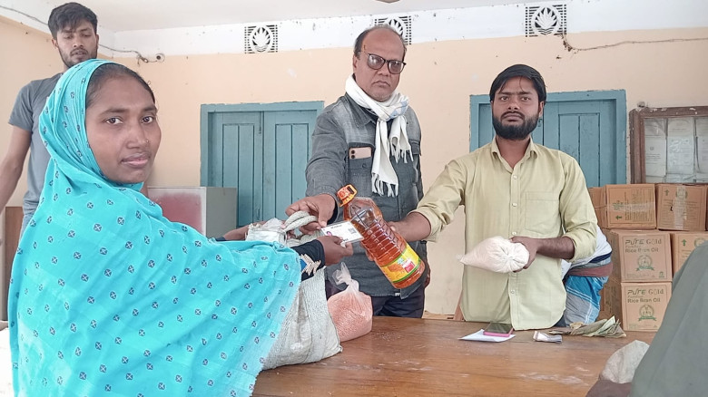 ২ টি ইউনিয়ন নাজিরপুর ও চাপিলা এক সঙ্গে টি সি বির পণ্য বিতরণ 