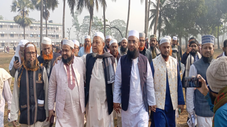 উজানী মাদ্রাসায় কবর জিয়ারতের মাধ্যমে নির্বাচনী প্রচার...