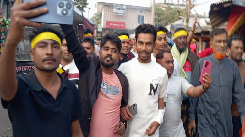 উজানী বাজারে ধানের শীষের পক্ষে গণসংযোগ ও মিছিল