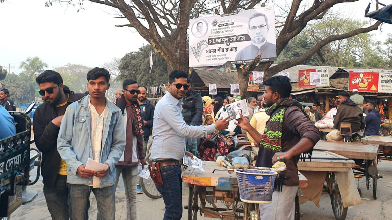ছাত্রদল কর্মী ও যুবদল নেতা সোজাউদ্দৌলা সুজন এর নেতৃত্বে  ধান