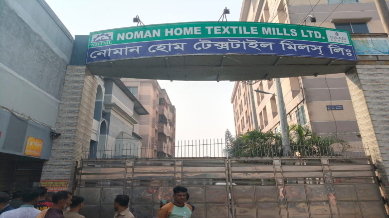 গাজীপুর শ্রীপুরে পৌরসভার গাড়ীর চাপায় কারখানার নিরাপত্তা প্রহ