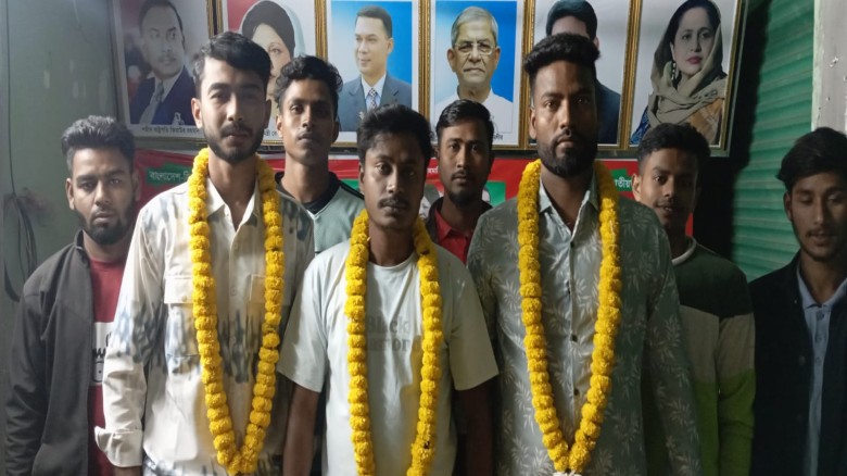 মিয়ারবাজার বিএনপি কার্যালয়ে তিন প্রবাসী নেতাকে ফুলেল সংবর্