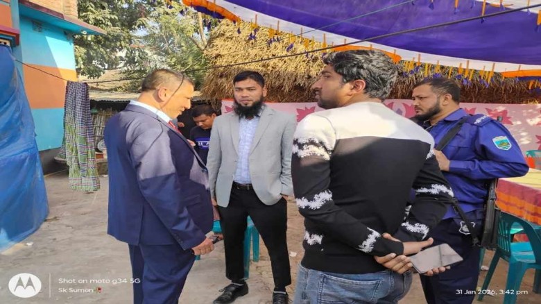 ভোলাহাটে নির্বাচনী আচরণবিধি লঙ্ঘন: সরকারি কর্মচারীকে ২০ হাজা