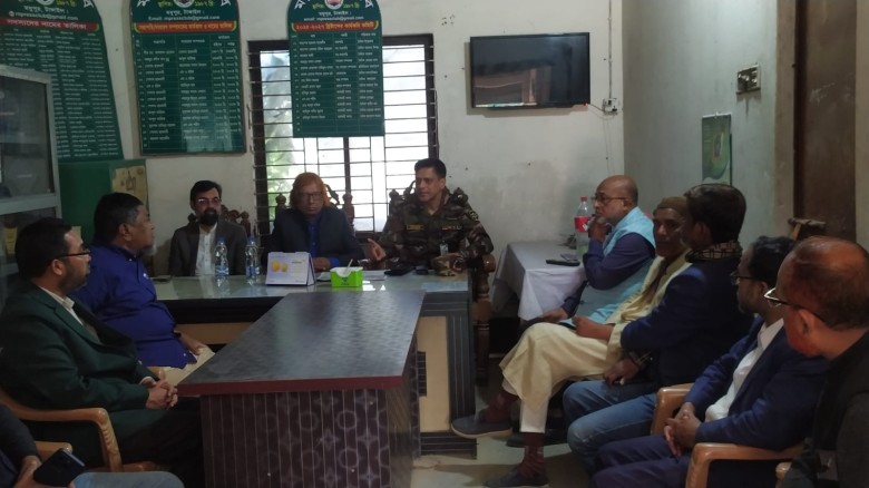 জাতীয় সংসদ নির্বাচন নিয়ে সেনাবাহিনীর সাথে মধুপুরে সাংবাদিকদে