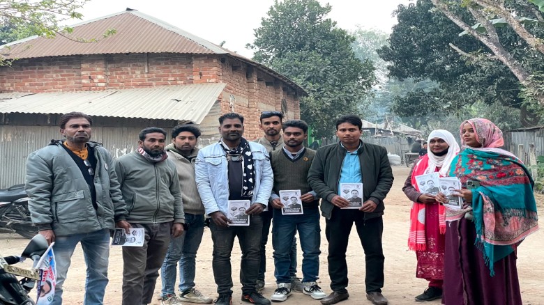 গুরুদাসপুরে ধানের শীষের নির্বাচনী প্রচারণায় গণসংযোগ ও লিফলেট