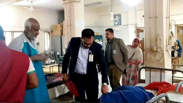 গুরুদাসপুরে কলেজ ছাত্রীকে লক্ষ্য করে এসিড নিক্ষেপে দগ্ধ বৃদ্