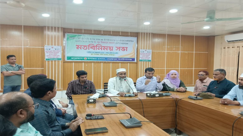 গোমস্তাপুরে উপজেলা পর্যায়ের কর্মকর্তাদের সাথে এমপির মতবিনিময়