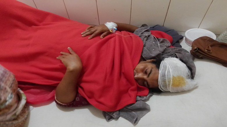 রাজৈরে সুদের টাকা লেনদেন এর জের ধরে এক মহিলা আ*হ*ত