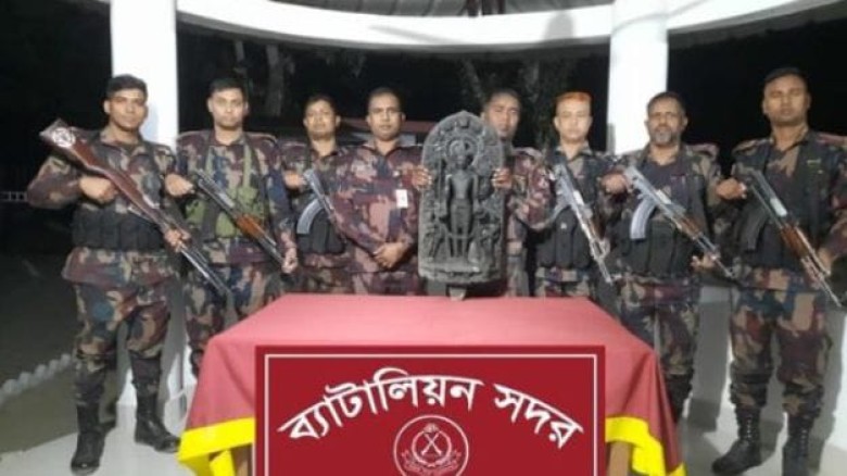 রাজশাহীতে ৩১ লক্ষ টাকা মুল্যের কষ্টি পাথরের মুর্তি উদ্ধার