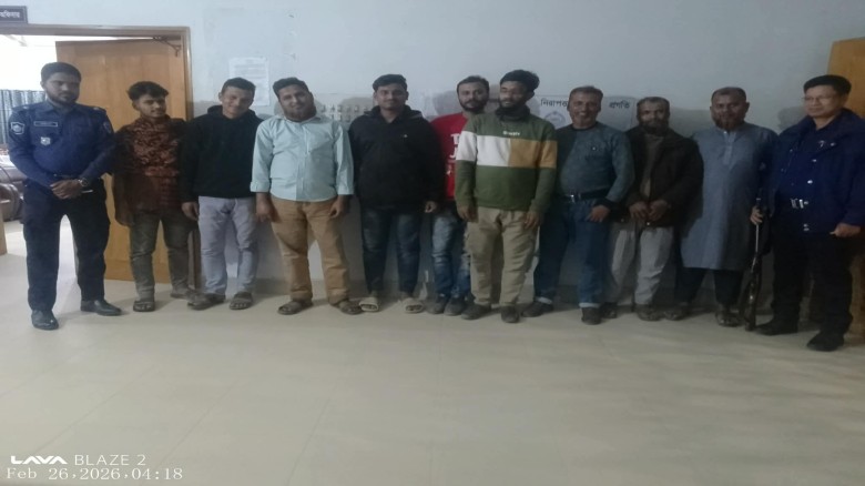 কুমিল্লা নিমসার কাঁচাবাজারে টোলের নামে চাঁদাবাজি, যৌথ অভিযান