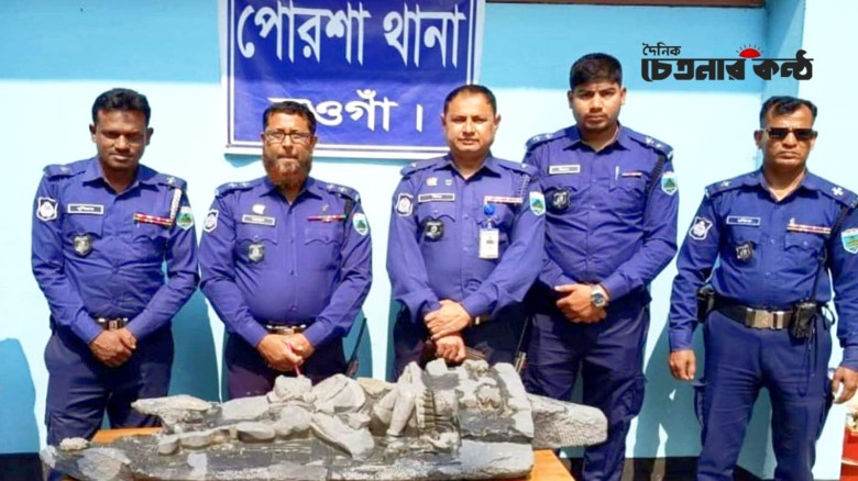 নওগাঁয় কবরস্থানে মিলল ১৩৭ কেজি ওজনের কষ্টি পাথরের মূর্তি