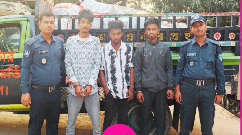 পটিয়ায় ১,৫০০ লিটার চোলাই মদসহ ৩ জন গ্রেফতার, জব্দ ৩ যানবাহন
