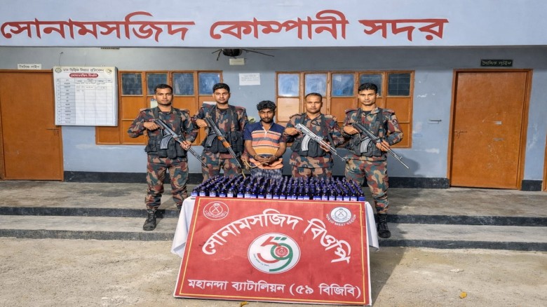 শিবগঞ্জ সীমান্তে বিজিবির অভিযানে মাদকসহ আটক১