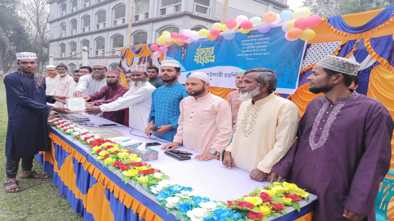 ফুলবাড়িতে ছাত্র শিবিরের উদ্যোগে কুরআন বিতরণ ও ইফতার মাহফিল 