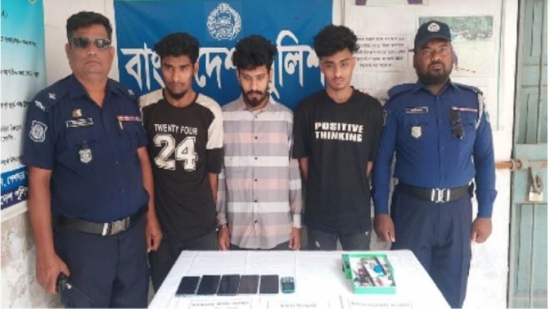 বাঘায় সুন্দরী নারীর ছবি দিয়ে ফেসবুক খুলে প্রতারণা, তিন হ্যাক