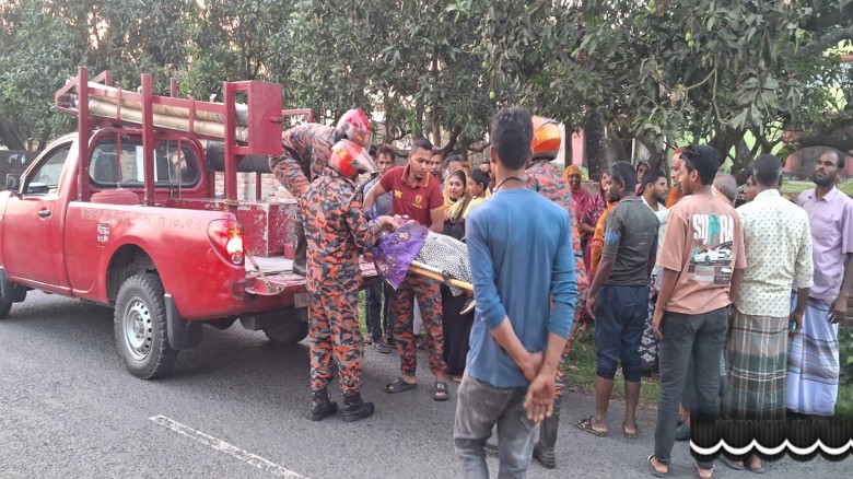 গোমস্তাপুরে অটোভ্যানের ধুরি এক্সেল ভেঙে দুর্ঘটনা, আহত ২