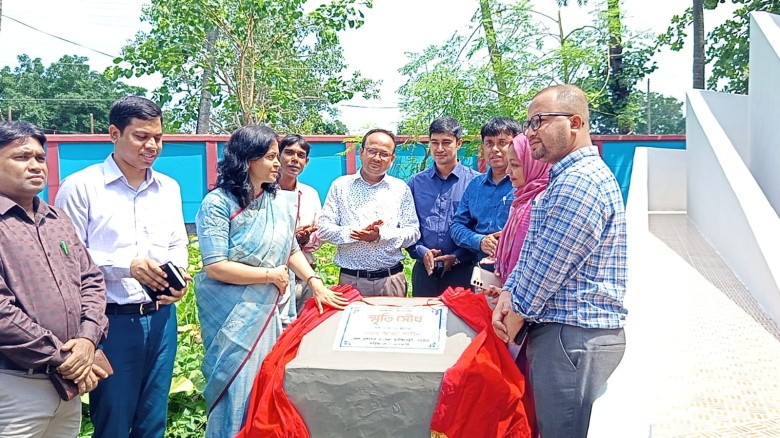 গুরুদাসপুরে উন্নয়ন কাজ পরিদর্শন ও খাল খনন কার্যক্রম উদ্বোধন 