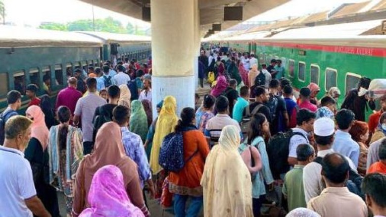রাজশাহীতে ঈদের ছুটি শেষ ফিরতি যাত্রা শুরু, যাত্রীদের উপচে পড়