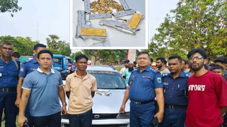 গোদাগাড়ীতে প্রাইভেট কারে ২টি বিদেশি পিস্তল ও ৫৩ রাউন্ড-গুলি 