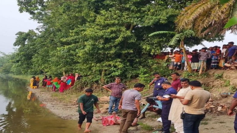 গোমানি নদীতে ভেসে উঠল সিংড়ার বৃদ্ধের মরদেহ।