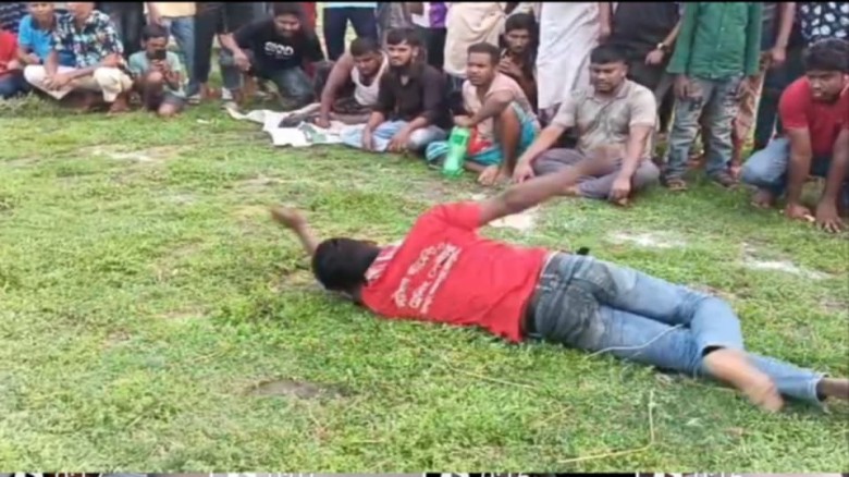 জয়পুরহাটে হারিয়ে যাওয়া ঐতিহ্য ‘তন্ত্র-মন্ত্রের পাতা খেলা’