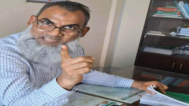 স্বাস্থ্যকেন্দ্র বন্ধ নিয়ে প্রশ্ন করায় নওগাঁয় যমুনা টিভির সা