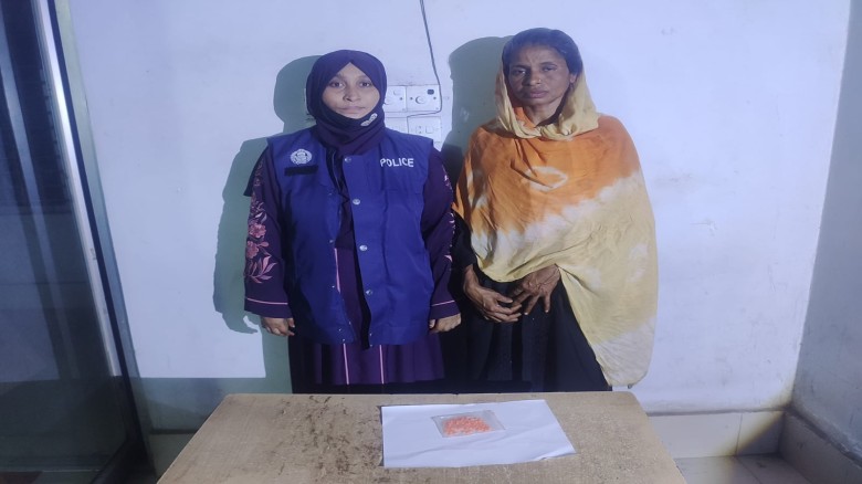 নাসিরনগরে ১০৭ পিস ইয়াবা সহ এক নারী আটক