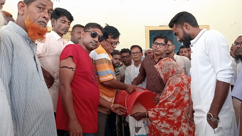 খুবজীপুর ইউনিয়নে ২১৩ জন মানুষের মাঝে জি আর চাউল বিতরণ