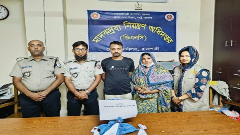 রাজপাড়ায় অভিজাত ফ্ল্যাটে ইয়াবার ছড়াছড়ি, স্বামী-স্ত্রী গ্রেফতার...