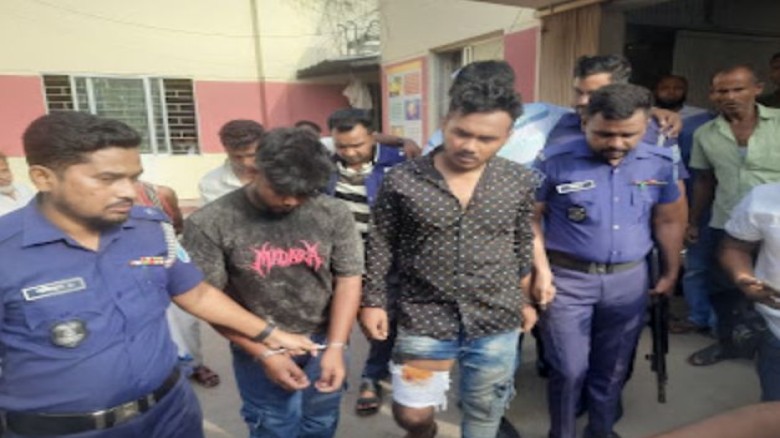 ফতুল্লা থানা পুলিশ কর্তৃক ১ টি বিদেশি পিস্তল ম্যাগাজিনসহ ২ জ