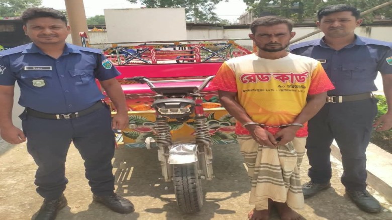 নওগাঁ ধামইরহাটে মেরিনা হত্যা: আগুনে পুড়িয়ে দেওয়ার ঘটনায় আসাম