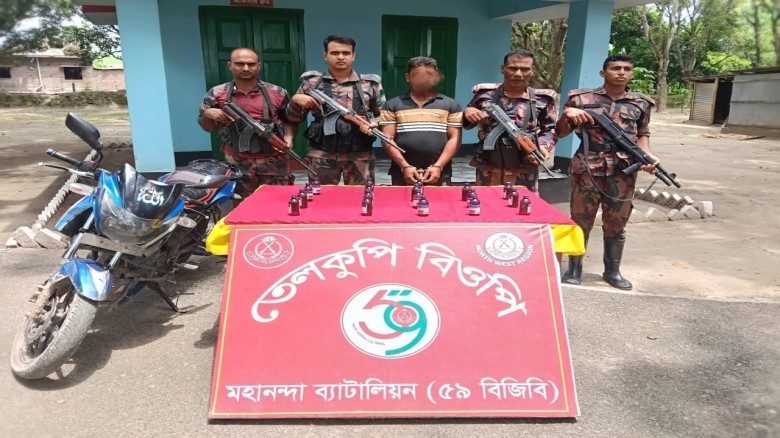 শিবগঞ্জে ৫৯ বিজিবি’র অভিযানে তেলককুপি সীমান্তে মোটরসাইকেল ও 