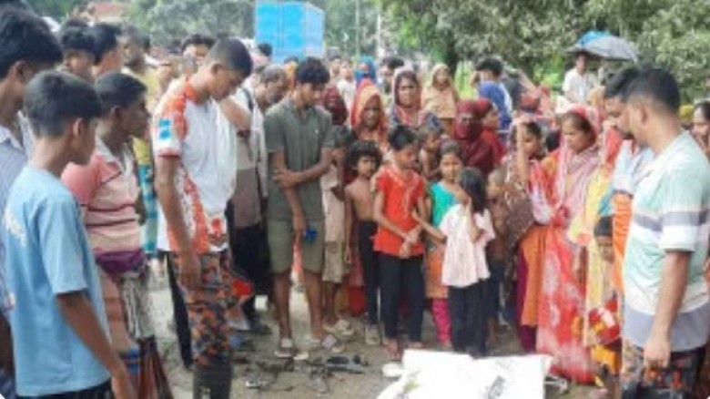 বাসচাপায় স্ত্রীর মৃত্যু, সেনাসদস্য স্বামী আহত