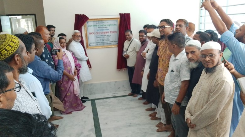 বীরগঞ্জে মডেল মসজিদ উদ্বোধন