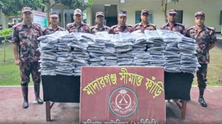 কচাকাটা থানার সীমান্তে ২০ লাখ টাকার চোরাচালানি মালামাল জব্দ