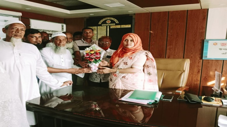 বাগমারায় নবনিযুক্ত ইউএনও রিজু তামান্নাকে সিনিয়র সভাপতি শাম
